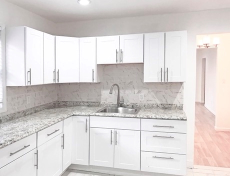 Interior Photo - 588 Argyle Ave