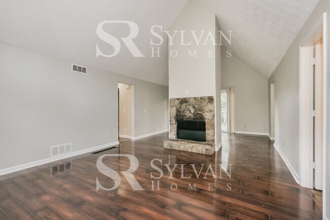 Building Photo - Enjoy living the good life in this 3BR 2BA...
