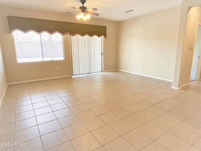 Foto del edificio - 16585 W Tranquility Ln