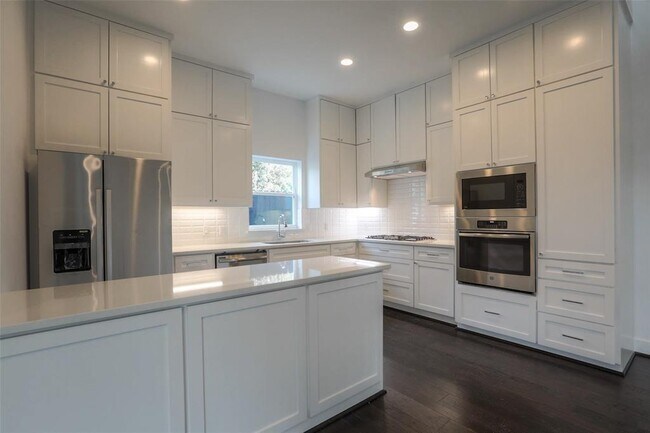 Foto del edificio - 7722 Jack Oak Ave