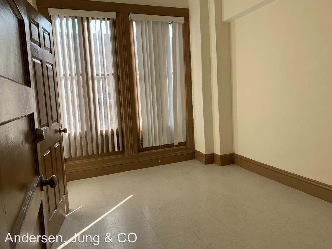 Building Photo - 858-870 Clay St