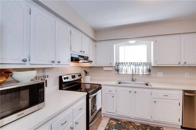 Building Photo - 1706 Belleair Forest Dr