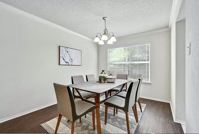 Building Photo - 2008 Heather Dr