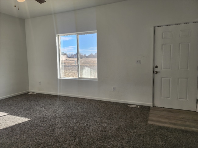 Foto del edificio - 710 E Hahns Peak Ave