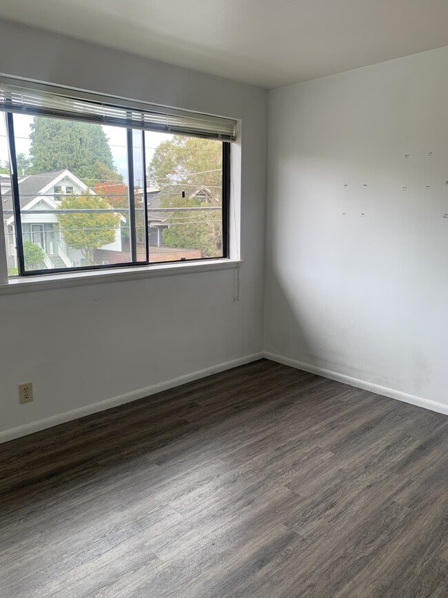 Building Photo - 4618 Fremont Ave N