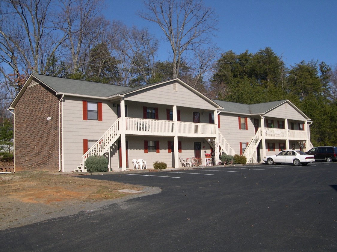 Primary Photo - Oak Hill Apartments