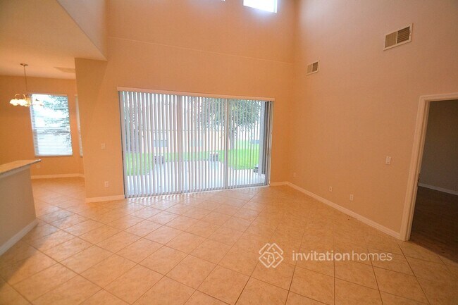 Building Photo - 12837 Cloverdale Ln
