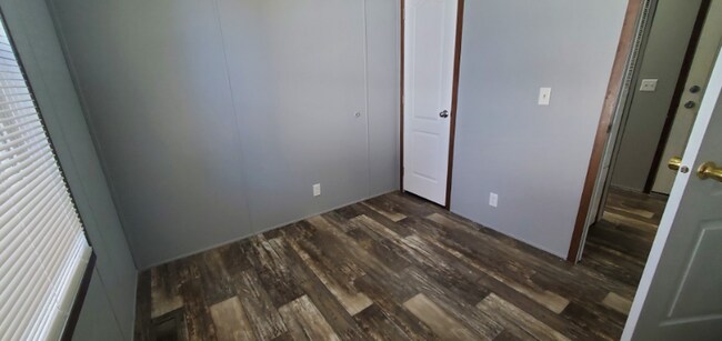 Foto del edificio - 5720 E Washington Rd