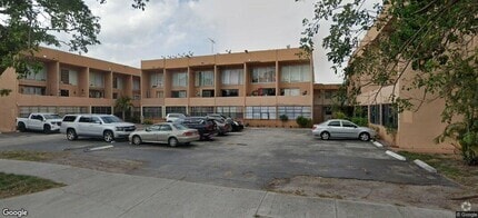 Building Photo - 1305 W 46th St