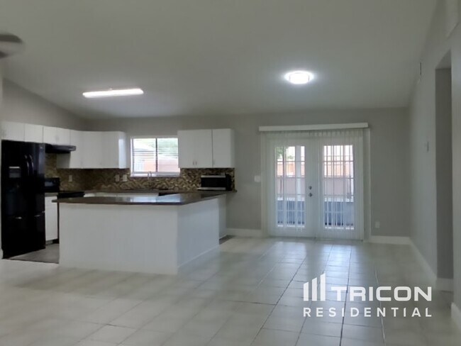 Building Photo - 2360 Date Palm Dr