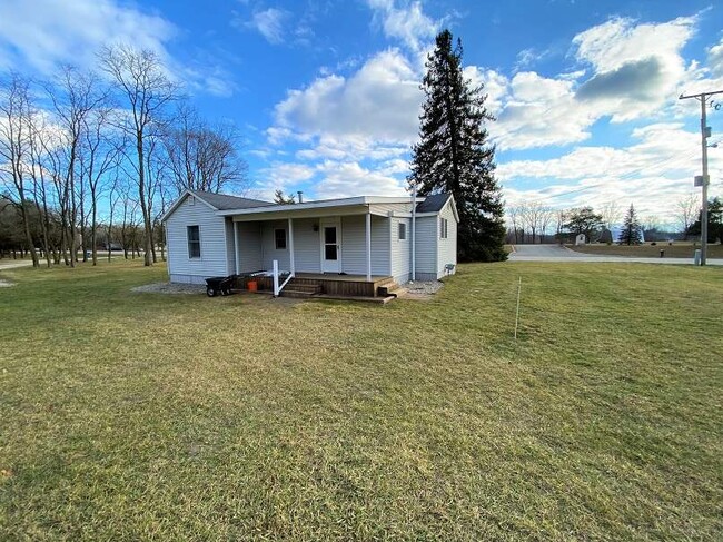 Building Photo - 4826 W Isabella Rd