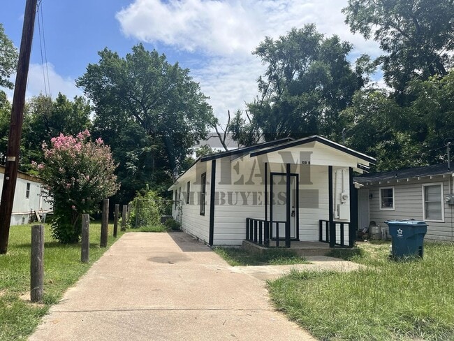Building Photo - 108 Tillison St