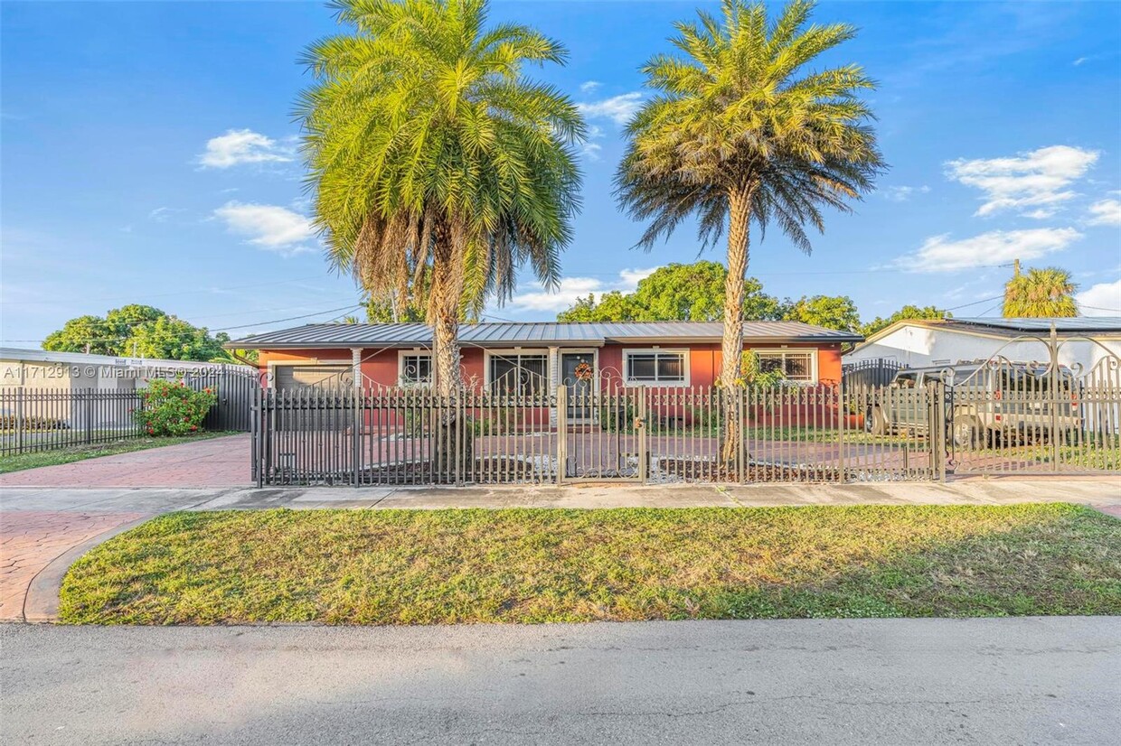 Foto principal - 835 NW 168th Dr