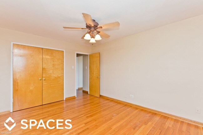 Foto del edificio - 2406 W Farragut Ave