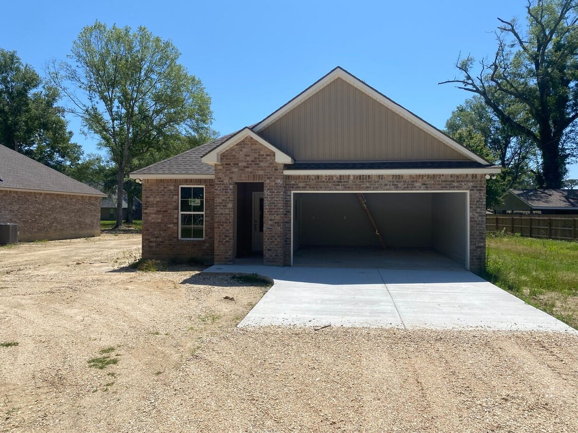 Building Photo - Pre-Leasing Now!