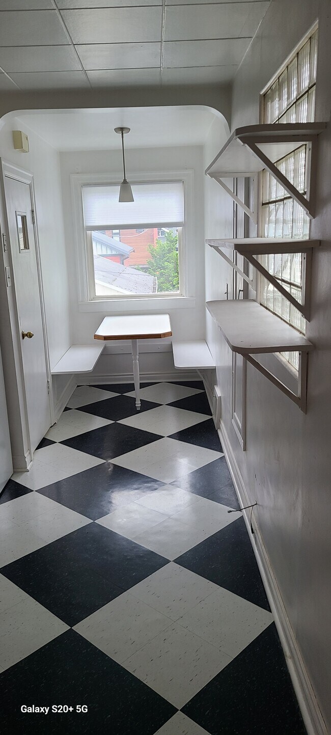 Building Photo - 2413 2nd Ave W