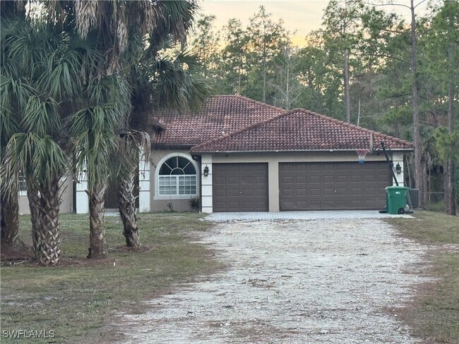 Foto del edificio - 871 Desoto Blvd S