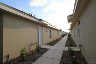 Building Photo - 2017 Canyon Dr