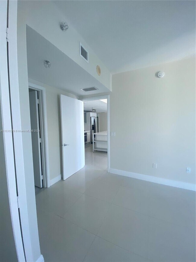 Foto del edificio - 185 SW 7th St