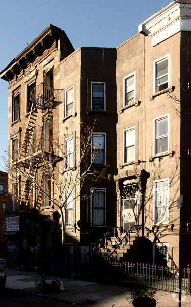 Primary Photo - 347 Jefferson Ave