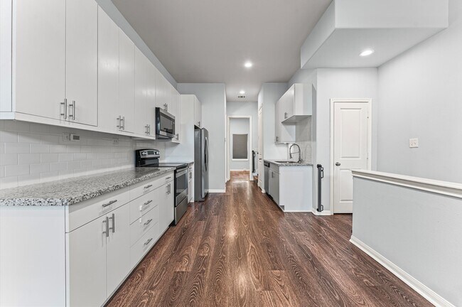 Foto del edificio - 18841 Elegance Ave