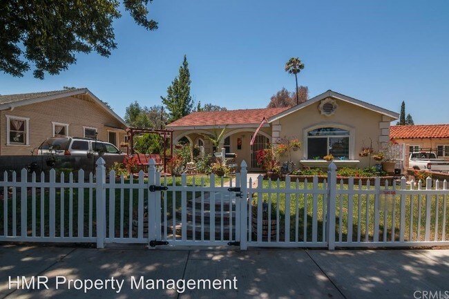 Building Photo - 3 br, 2 bath House - 716 W. Grand Blvd