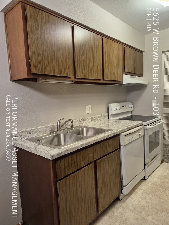 Foto del edificio - Charming 2BD/1.5BA Brown Deer Condo