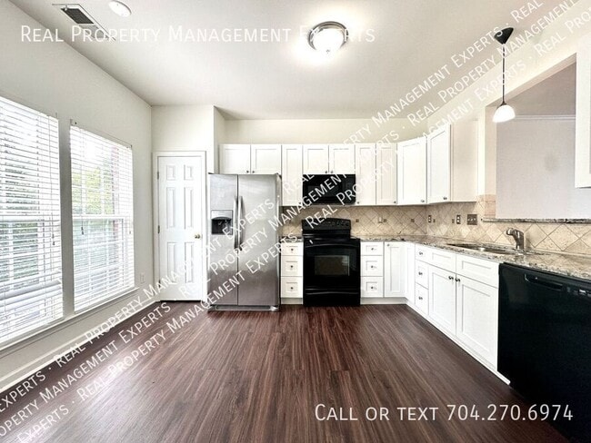 Building Photo - Charming 3BR/2.5BA Townhouse in Provinceto...