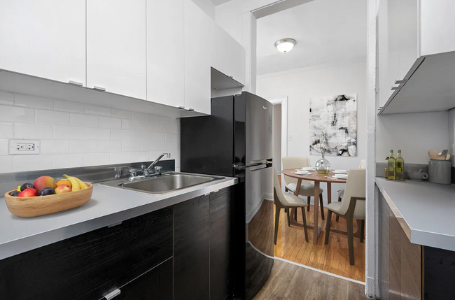 Foto del edificio - 641 W Addison St