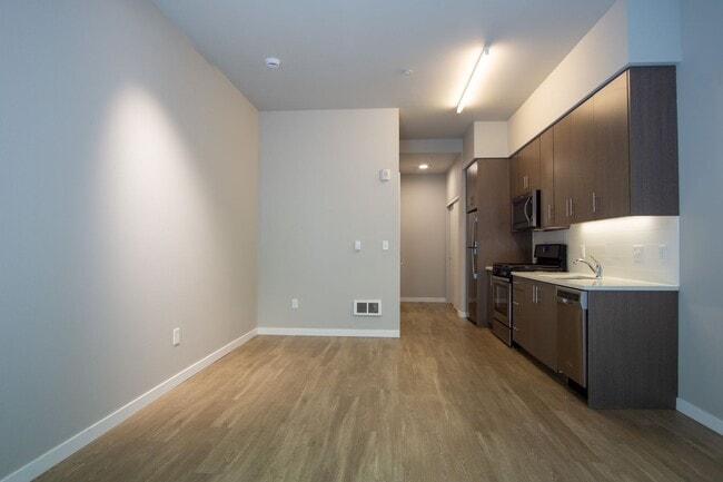 Building Photo - *FREE RENT* Sellwood-Great Modern Studio w...