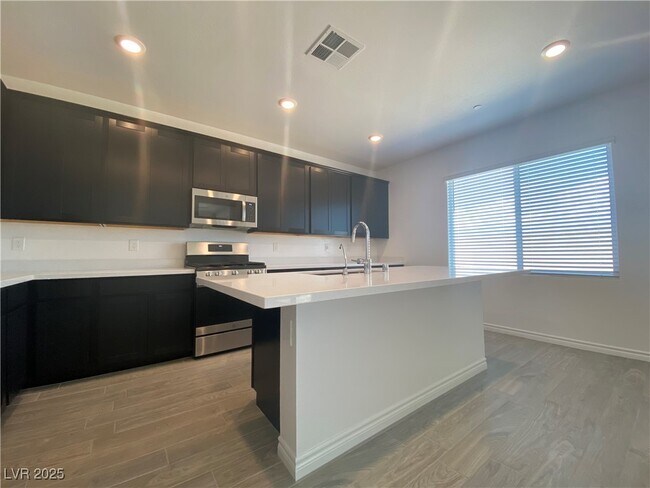 Foto del edificio - 8846 Sasquatch Run Ave