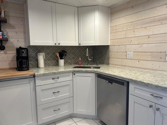 Building Photo - 1009 N Ocean Blvd