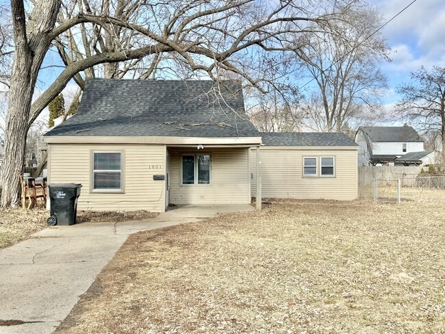 Building Photo - 1801 Arlington Ave