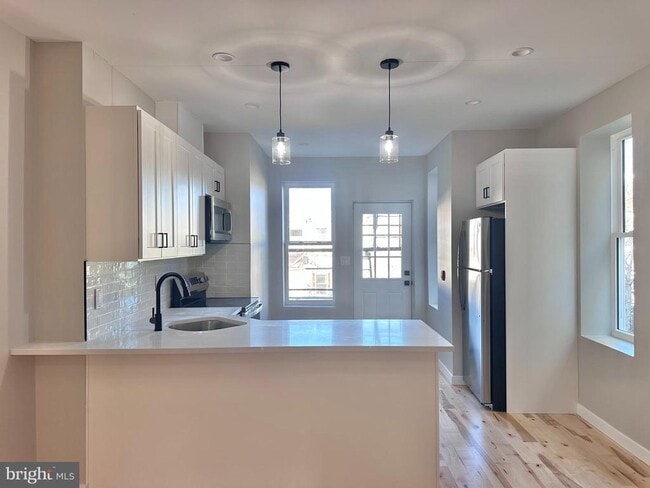 Building Photo - 2821 W Girard Ave