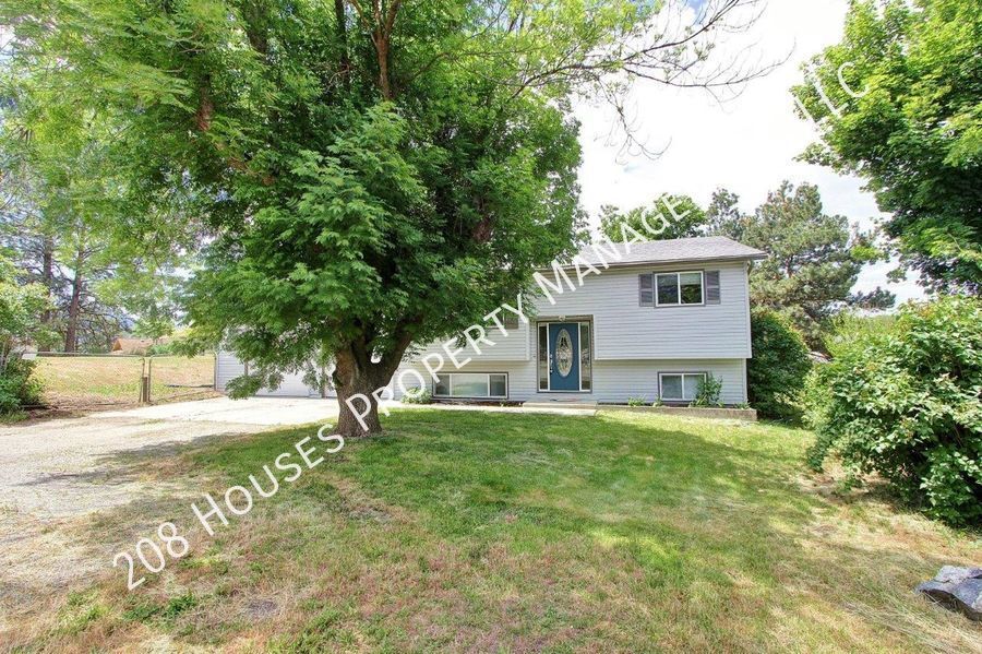 Primary Photo - Charming Home on Quiet Cul-de-sac