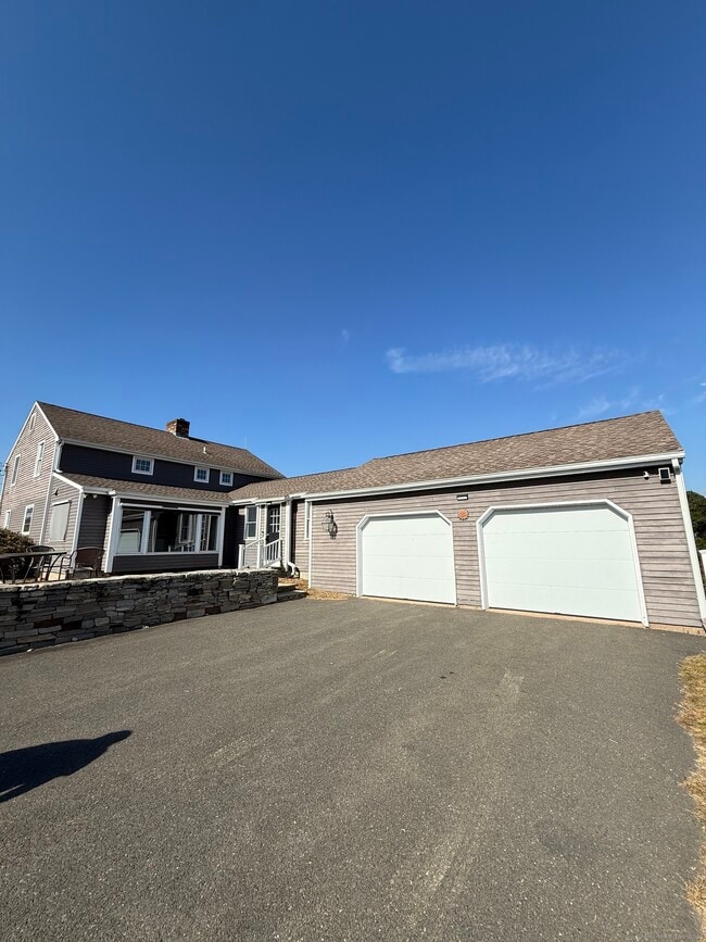 Building Photo - 295 Matson Hill Rd