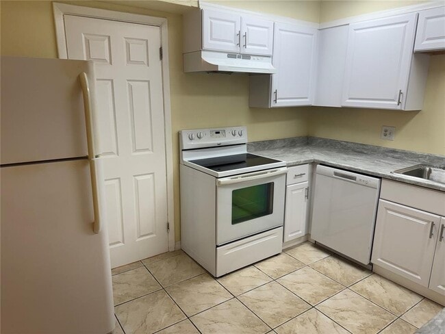 Building Photo - 215 Amherst Ave