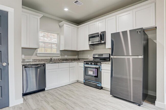 Foto del edificio - 8119 Autumn Ln