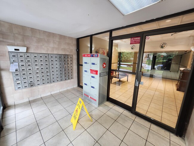 Building Photo - 411 Ellerdale St