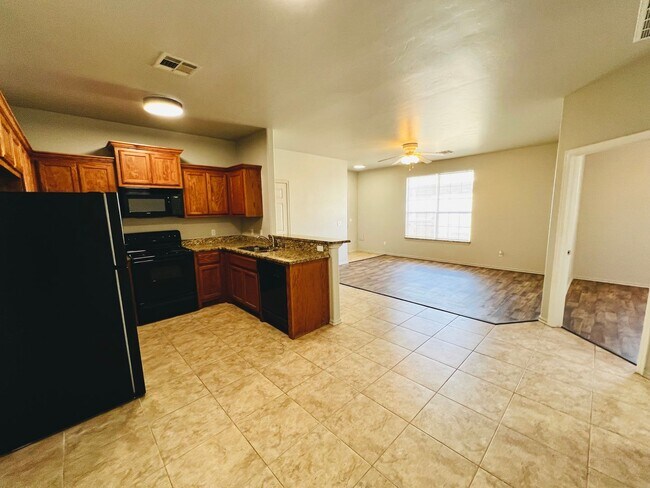 Foto del edificio - Charming 3BD 2BA Duplex in Yukon, The Gardens @ Chisholm Creek!!