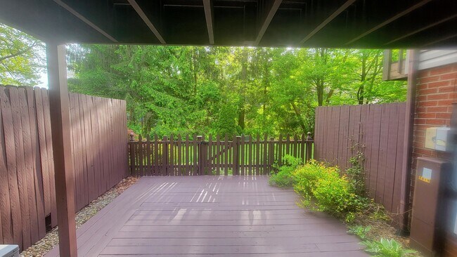 Foto del edificio - 7819 Hills and Dales Rd NW