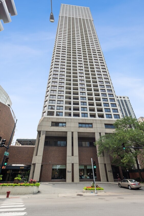 Foto principal - 1030 N State St