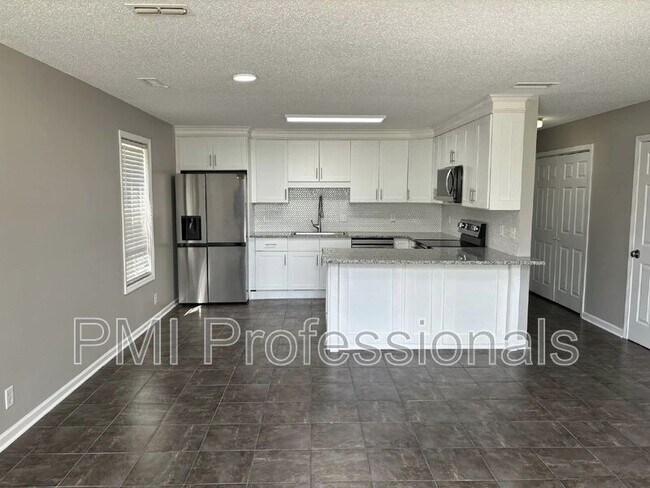Building Photo - 1535 Rochester Dr