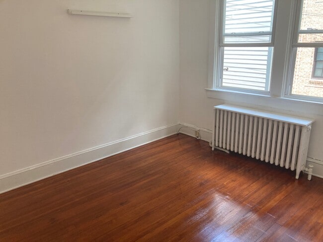 2nd bed 13x11 - 504 13th St SE