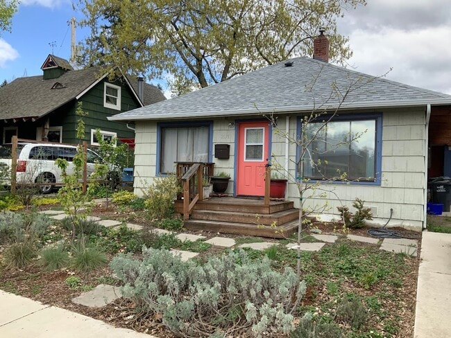 Photo - 3 Bedroom, 2 Bathroom House in SE Eugene