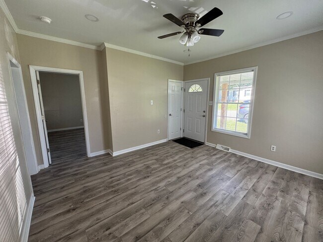 Foto del edificio - MOVE-IN READY!