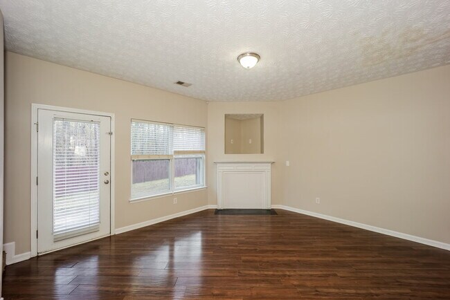 Foto del edificio - 2344 Bigwood Trl