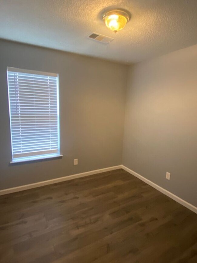 Building Photo - Renovated 3 Bedroom 2 Bath Home for Rent!!
