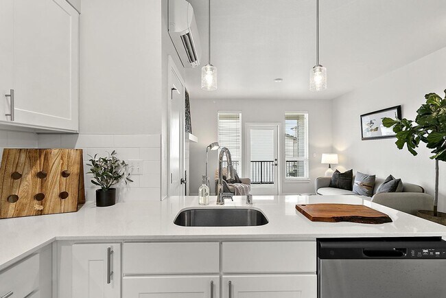 Foto del edificio - Spacious 3 Bedroom, 3 Bath Townhome with 1-Car Garage!