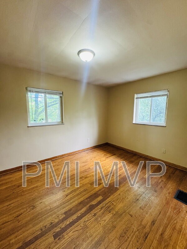 Foto del edificio - 830 S Harris Ave